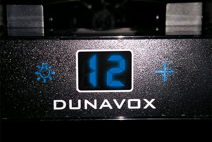 Панель управления у Dunavox DX-7.20SSK/DP
