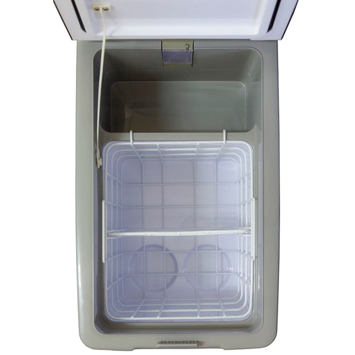 Холодильная и морозильная камеры у Indel B TB41